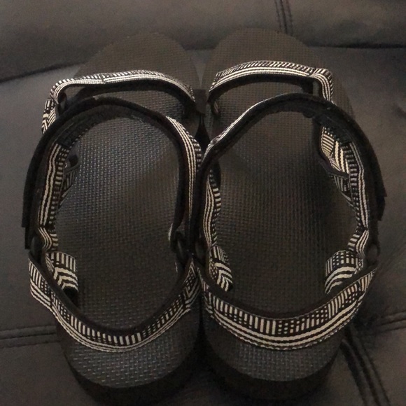 Teva sandals size 10 - Picture 5 of 10